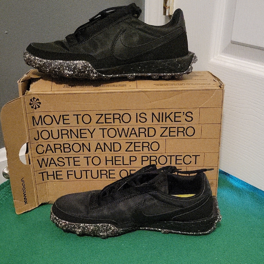 Nike Black Sneakers Sleek Design